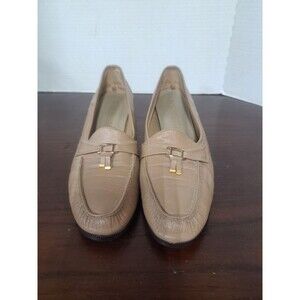 Naturalizer Taupe Slip On Leather Beige Size 8.5AA Shoes
